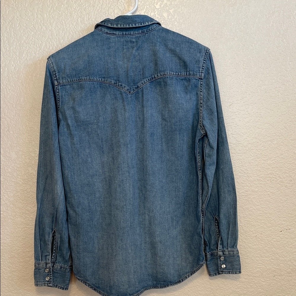 Levi's Classic Blue Button-Up Shirt - Picture 3 of 5